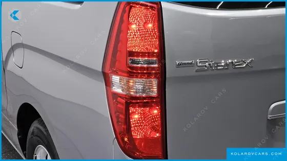 HYUNDAI STAREX 5-SEATER VAN