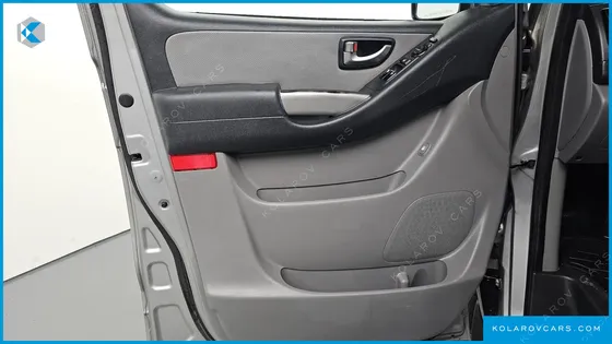 HYUNDAI STAREX 5-SEATER VAN