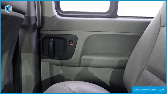 HYUNDAI STAREX 5-SEATER VAN