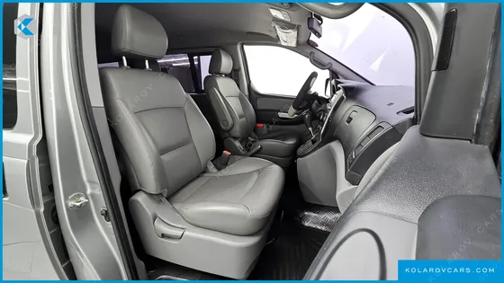 HYUNDAI STAREX 5-SEATER VAN