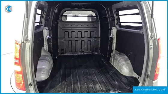 HYUNDAI STAREX 5-SEATER VAN