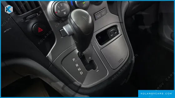 HYUNDAI STAREX 12-SEATER WAGON