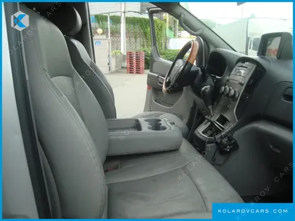 HYUNDAI STAREX 3-SEATER VAN
