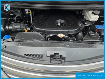 HYUNDAI STAREX 5-SEATER VAN