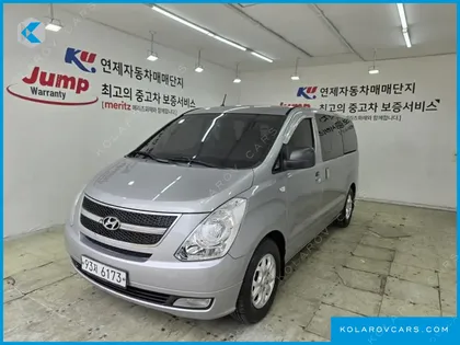 HYUNDAI STAREX 5-SEATER VAN