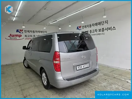 HYUNDAI STAREX 5-SEATER VAN
