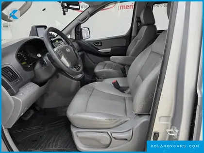 HYUNDAI STAREX 5-SEATER VAN