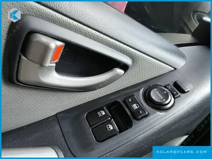 HYUNDAI STAREX 5-SEATER VAN