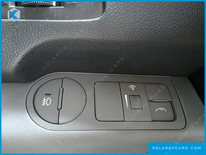 HYUNDAI STAREX 5-SEATER VAN