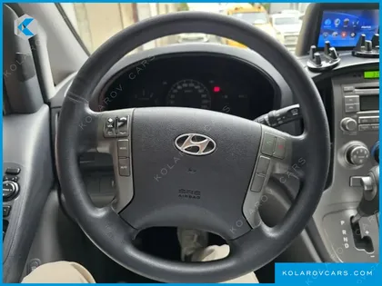 HYUNDAI STAREX 5-SEATER VAN