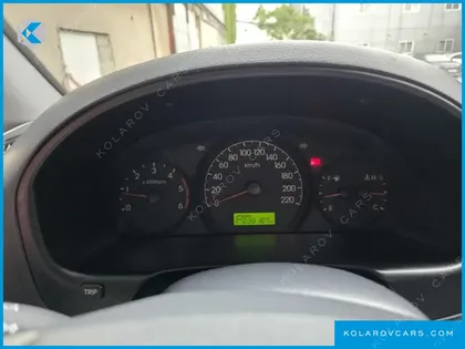 HYUNDAI STAREX 5-SEATER VAN