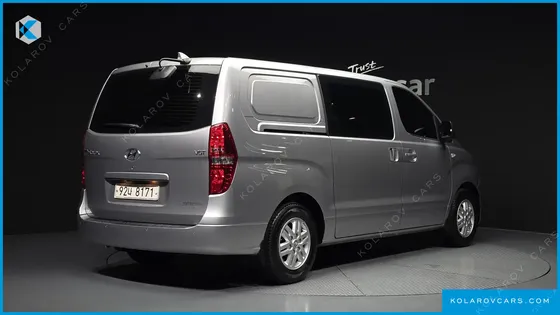 HYUNDAI STAREX VAN 5-SEATER