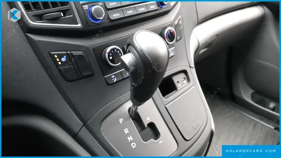 HYUNDAI STAREX VAN 5-SEATER