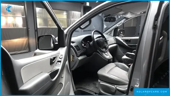 HYUNDAI STAREX VAN 5-SEATER