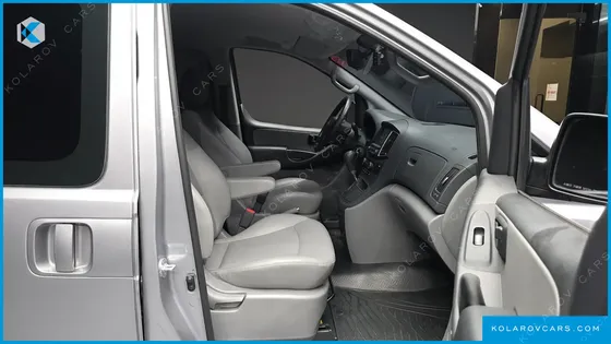HYUNDAI STAREX VAN 5-SEATER
