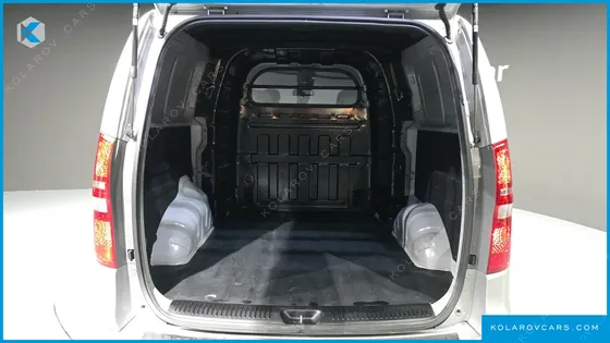 HYUNDAI STAREX VAN 5-SEATER