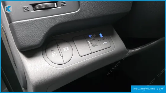 HYUNDAI STAREX VAN 5-SEATER