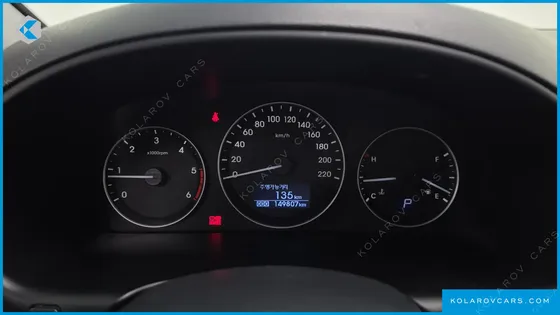 HYUNDAI STAREX VAN 5-SEATER