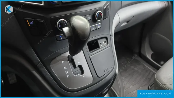 HYUNDAI STAREX VAN 5-SEATER