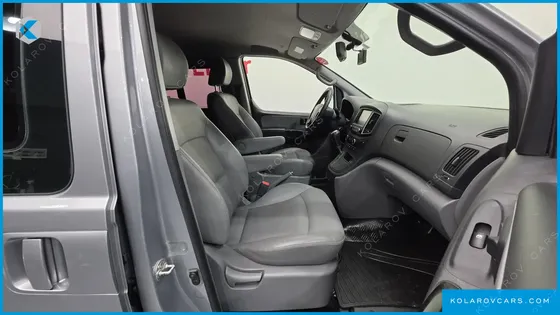 HYUNDAI STAREX VAN 5-SEATER