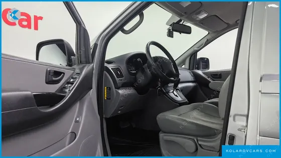 HYUNDAI STAREX VAN 5-SEATER