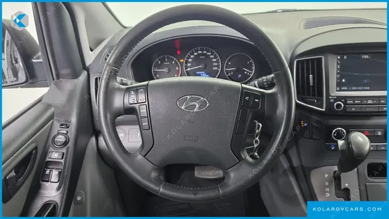 HYUNDAI STAREX VAN 5-SEATER