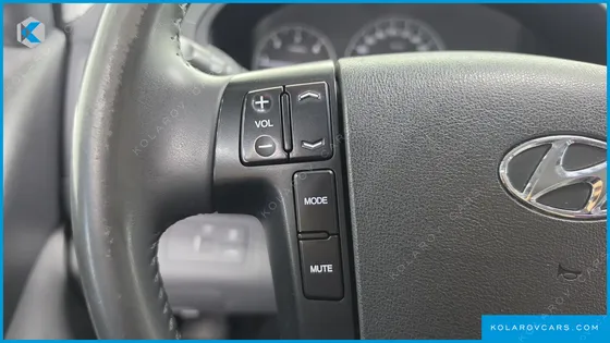 HYUNDAI STAREX VAN 5-SEATER
