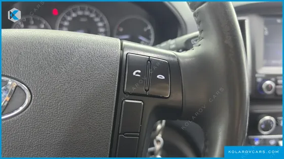 HYUNDAI STAREX VAN 5-SEATER