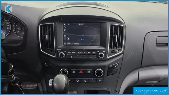 HYUNDAI STAREX VAN 5-SEATER