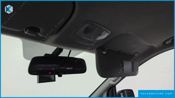 HYUNDAI STAREX VAN 5-SEATER