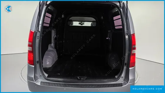 HYUNDAI STAREX VAN 5-SEATER