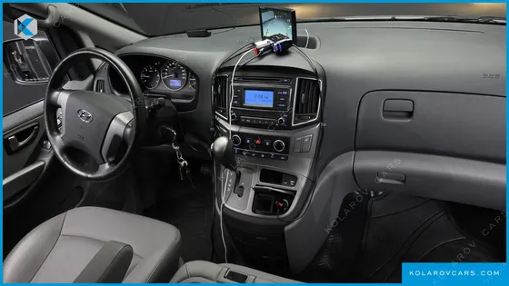 HYUNDAI STAREX VAN 3-SEATER