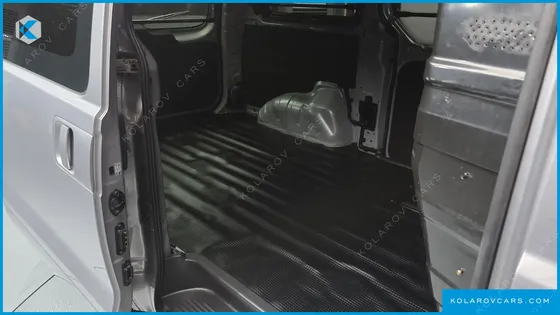 HYUNDAI STAREX VAN 3-SEATER