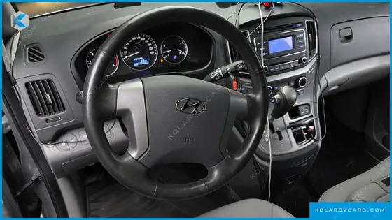 HYUNDAI STAREX VAN 3-SEATER