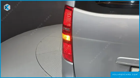 HYUNDAI STAREX VAN 3-SEATER