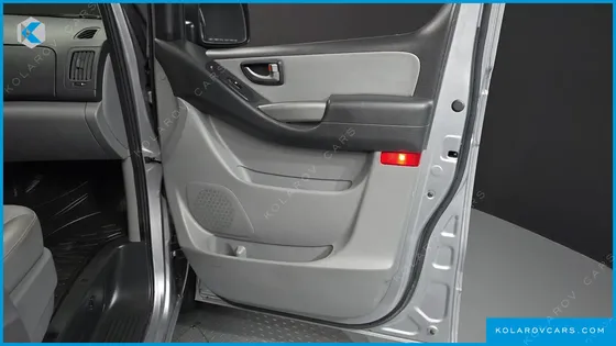 HYUNDAI STAREX VAN 3-SEATER