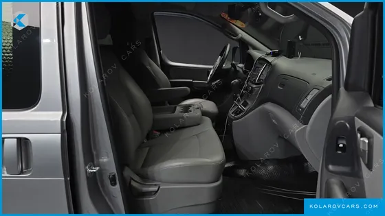 HYUNDAI STAREX VAN 3-SEATER