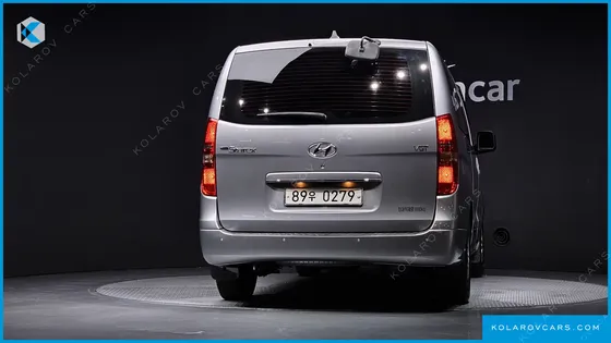 HYUNDAI STAREX VAN 5-SEATER