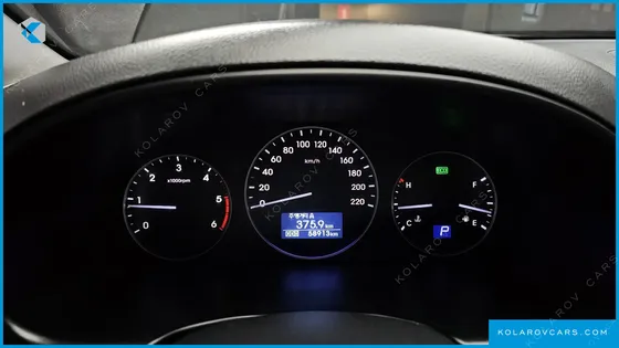 HYUNDAI STAREX VAN 5-SEATER