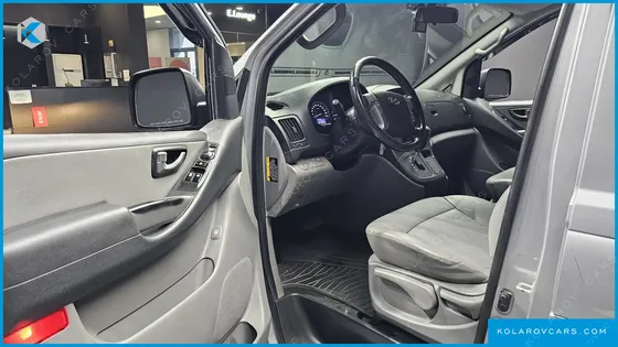 HYUNDAI STAREX VAN 5-SEATER