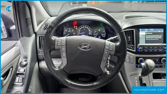 HYUNDAI STAREX VAN 5-SEATER