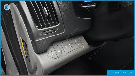 HYUNDAI STAREX VAN 5-SEATER