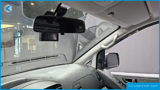 HYUNDAI STAREX VAN 5-SEATER