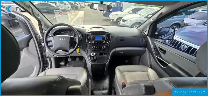 HYUNDAI STAREX VAN 5-SEATER