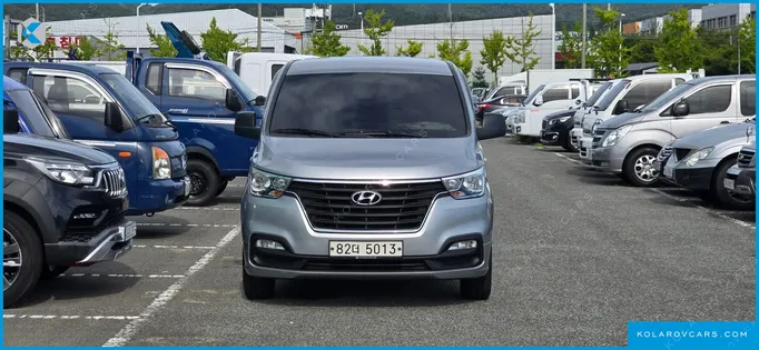 HYUNDAI STAREX VAN 5-SEATER