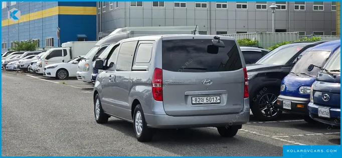 HYUNDAI STAREX VAN 5-SEATER