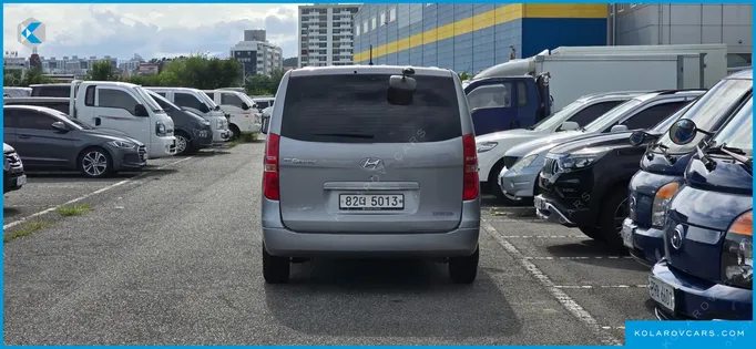 HYUNDAI STAREX VAN 5-SEATER