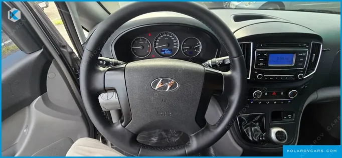 HYUNDAI STAREX VAN 5-SEATER