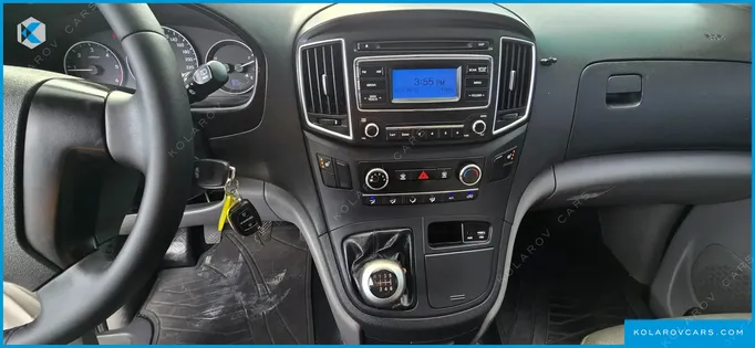 HYUNDAI STAREX VAN 5-SEATER