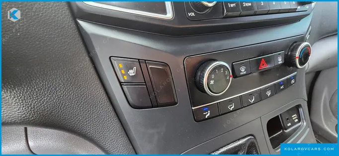 HYUNDAI STAREX VAN 5-SEATER